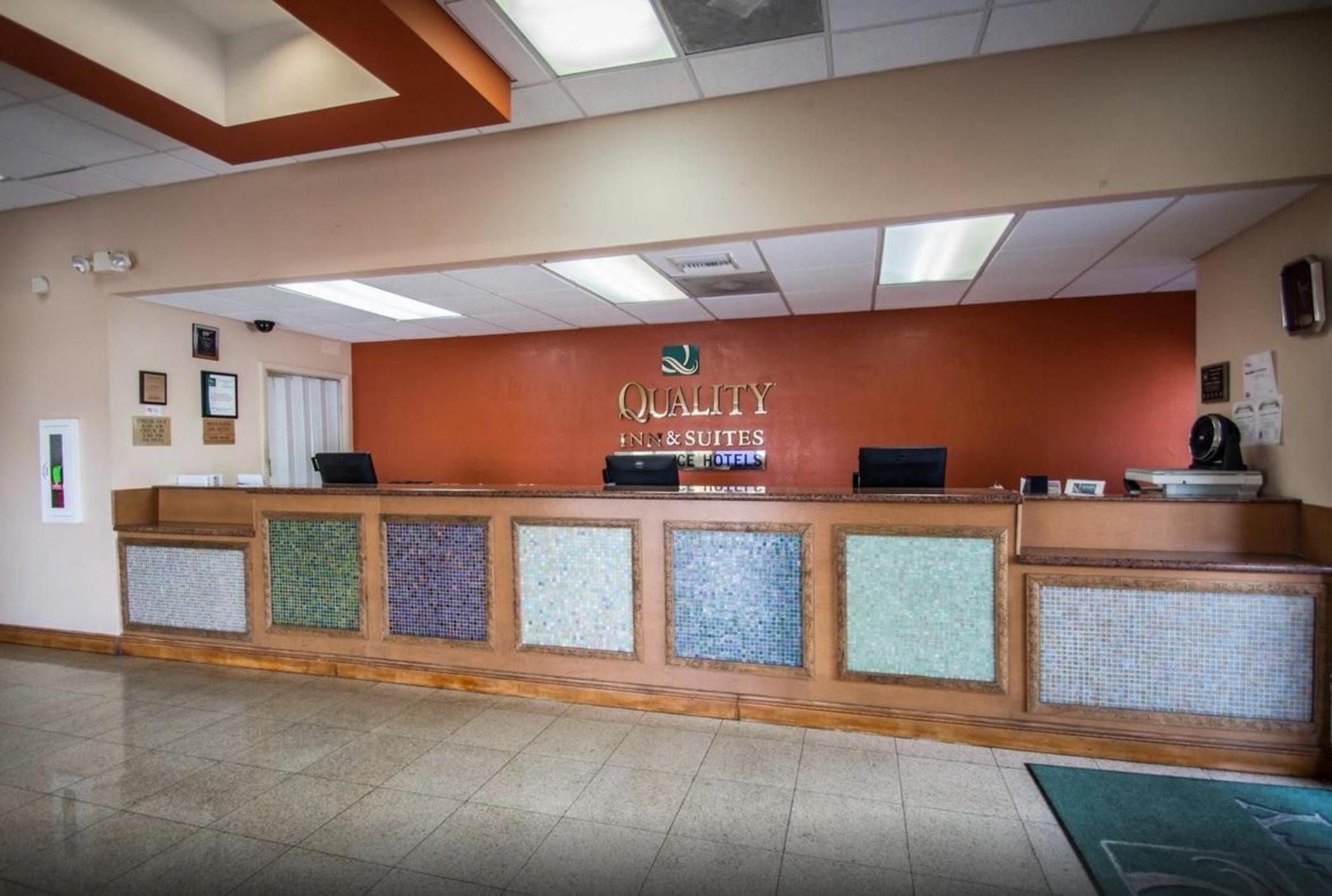 Quality Inn & Suites Eastgate 基西米 外观 照片