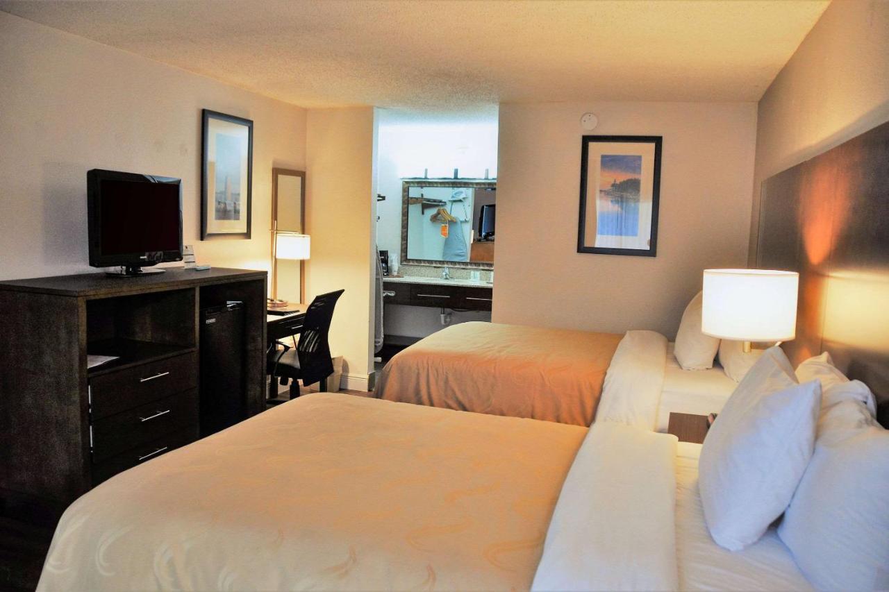 Quality Inn & Suites Eastgate 基西米 外观 照片